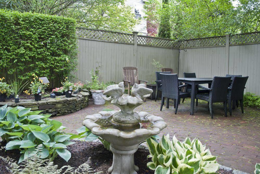 Paws On Pelham (Adults Only) Bed & Breakfast Newport Exterior photo